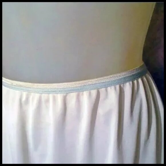 Vintage Nylon Mini Half Slip Light Blue with Lacy Hem, Retro Pinup PhotoShoot - Picture 3 of 13